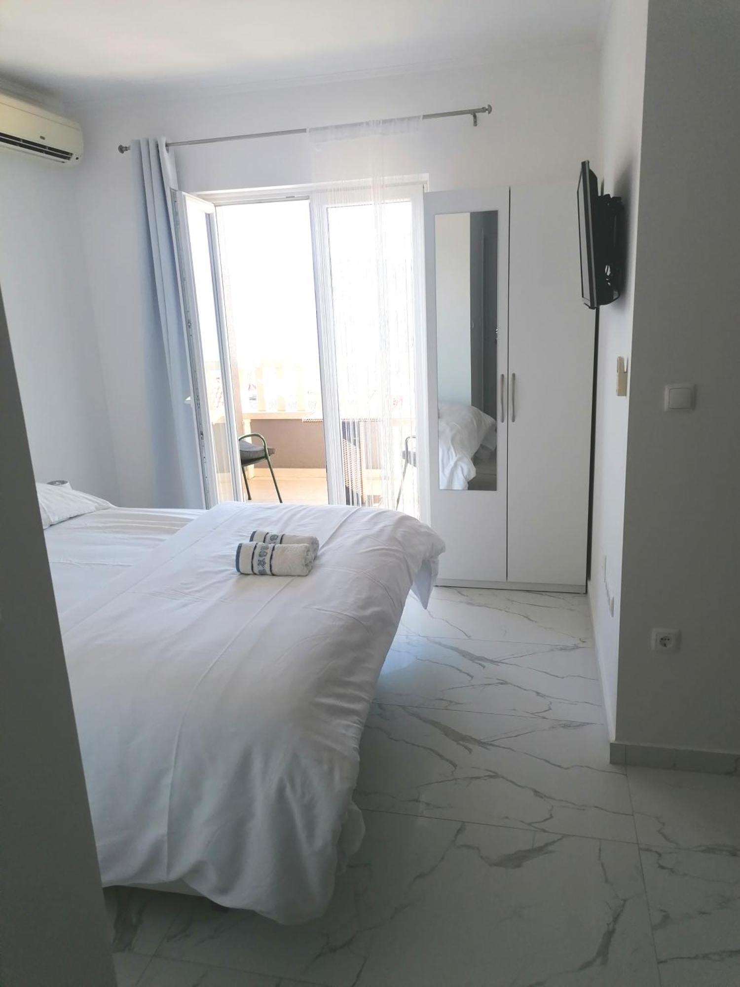 Apartments Dinko Duće Eksteriør billede